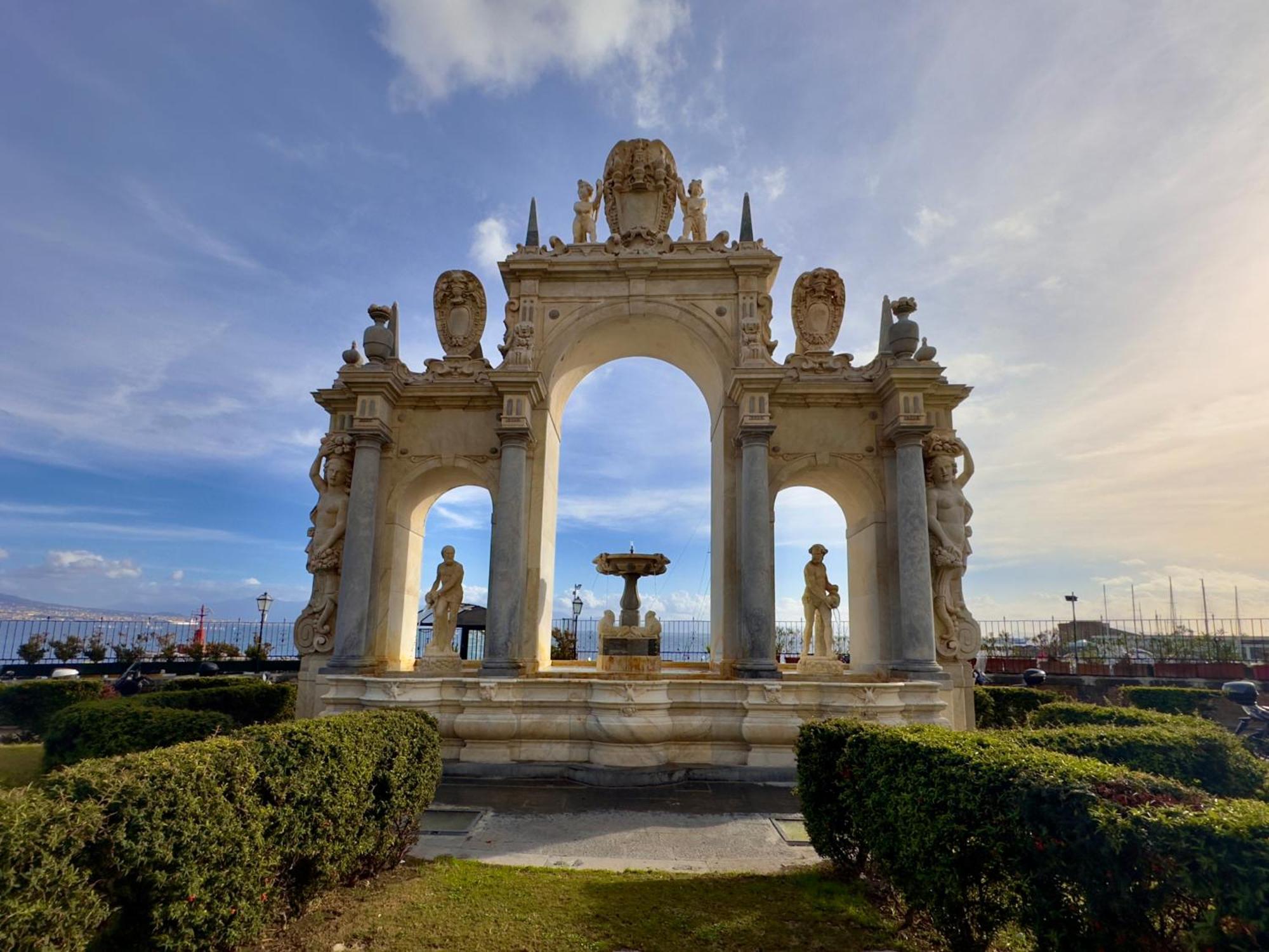 ホテル Palazzo Chiatamone ナポリ エクステリア 写真