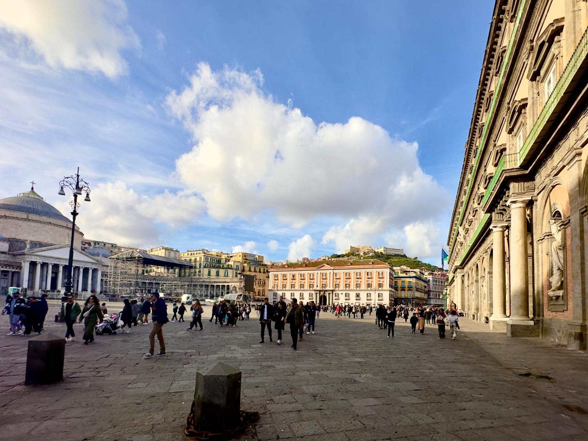 ホテル Palazzo Chiatamone ナポリ エクステリア 写真