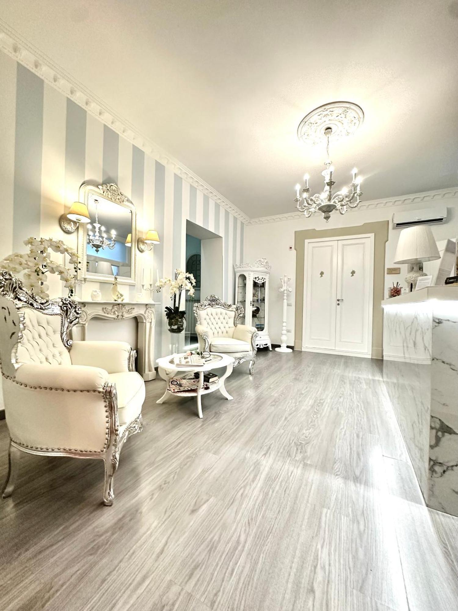 ホテル Palazzo Chiatamone ナポリ エクステリア 写真