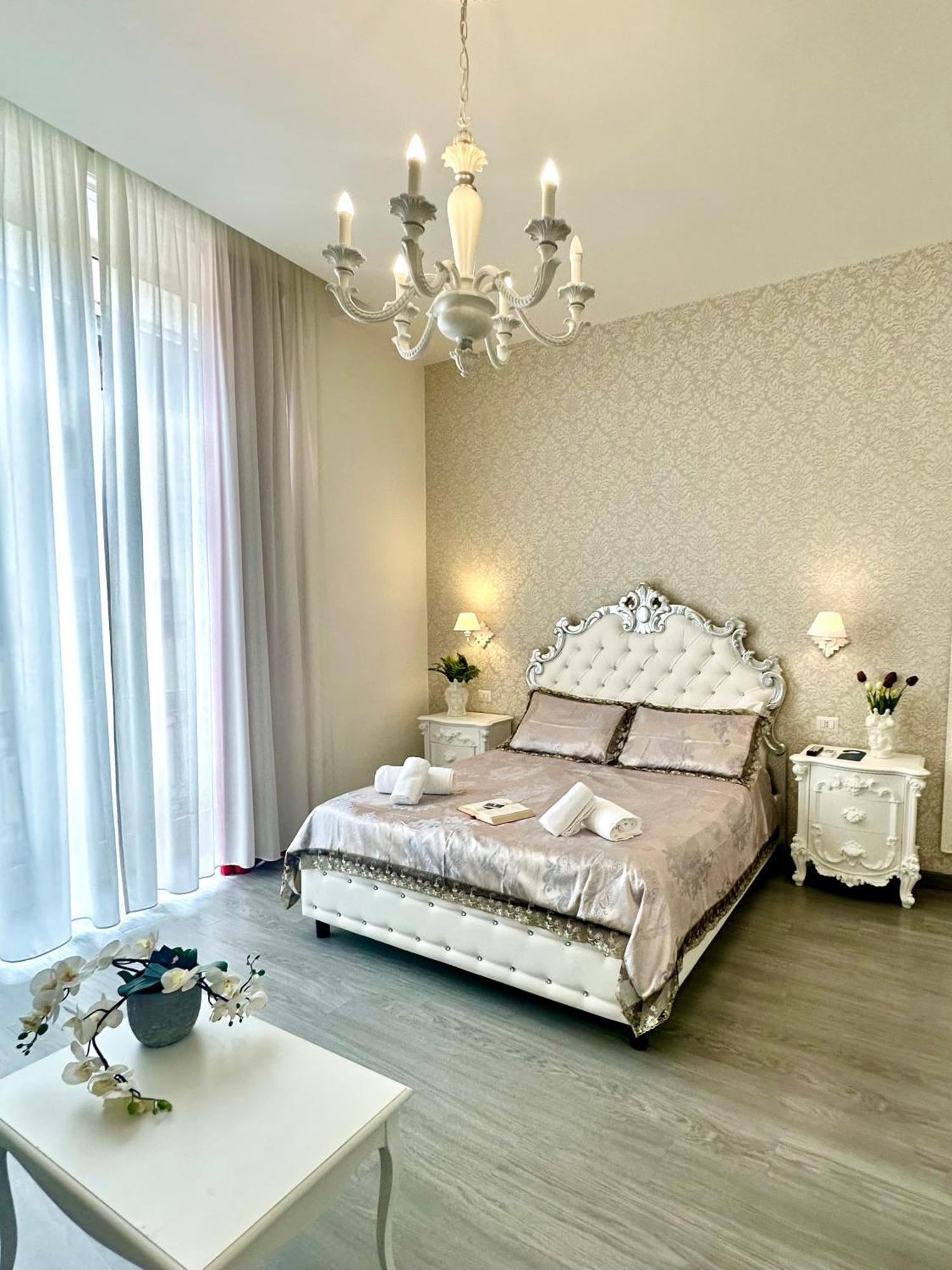 ホテル Palazzo Chiatamone ナポリ エクステリア 写真