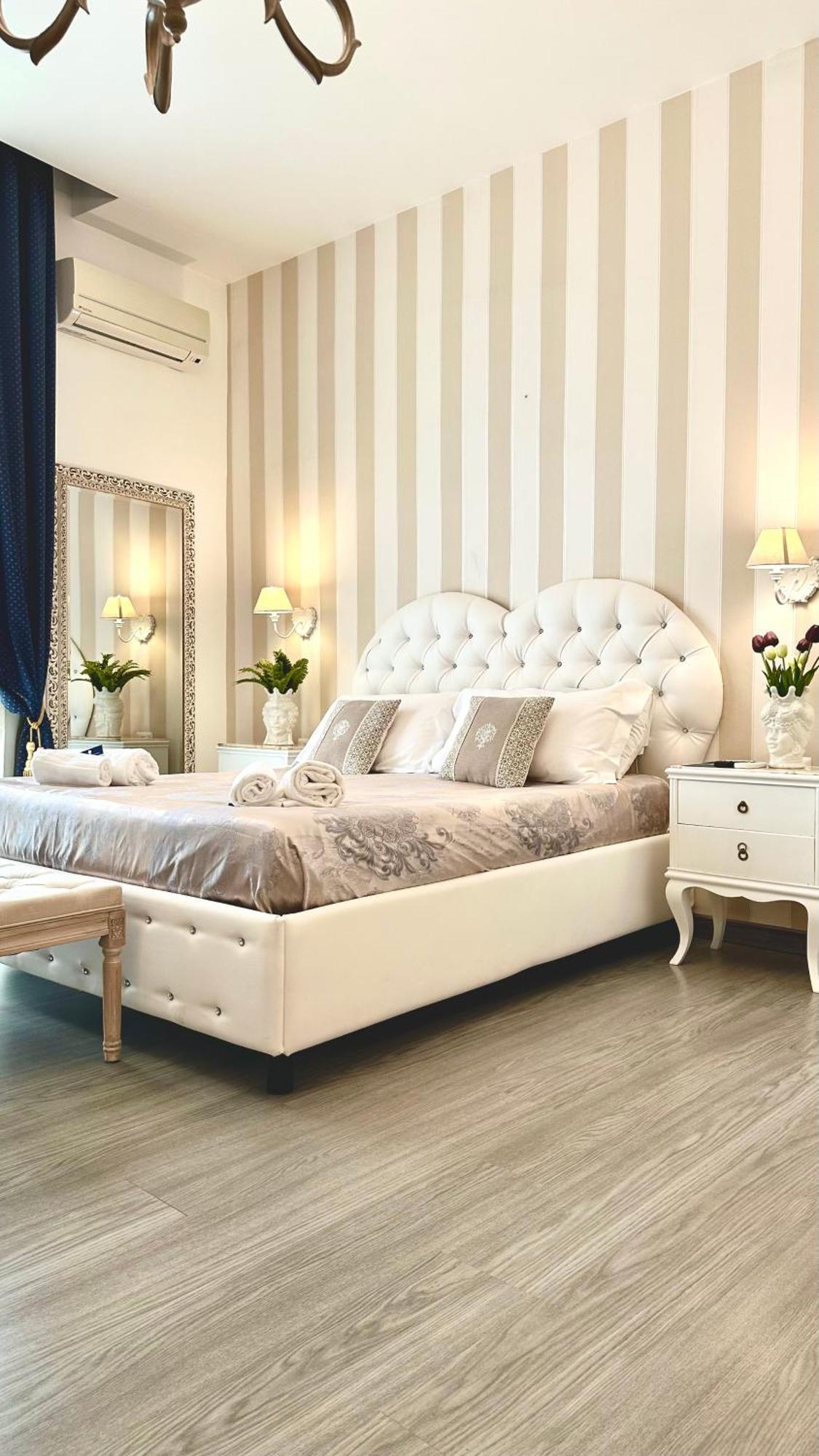 ホテル Palazzo Chiatamone ナポリ エクステリア 写真