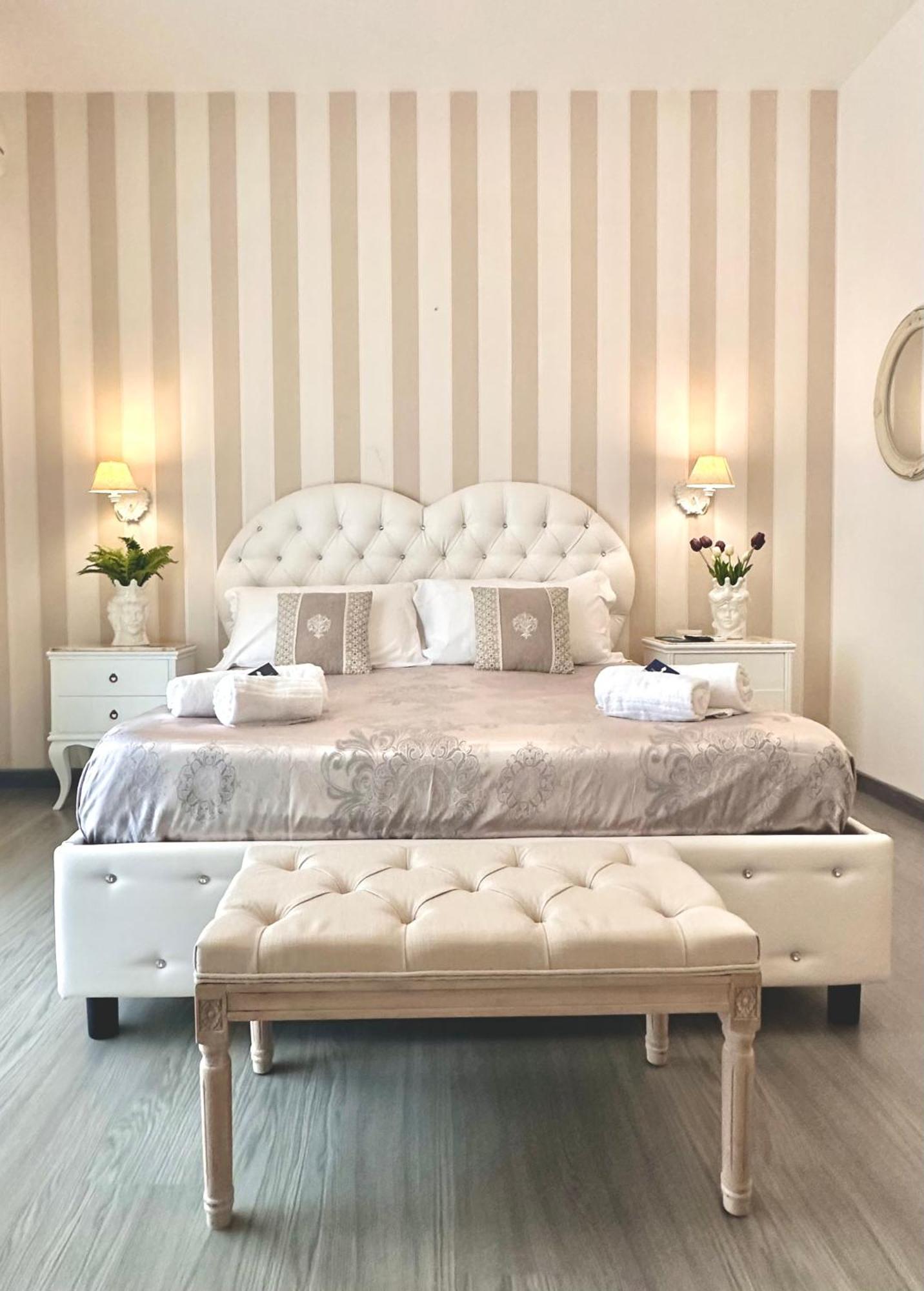 ホテル Palazzo Chiatamone ナポリ エクステリア 写真