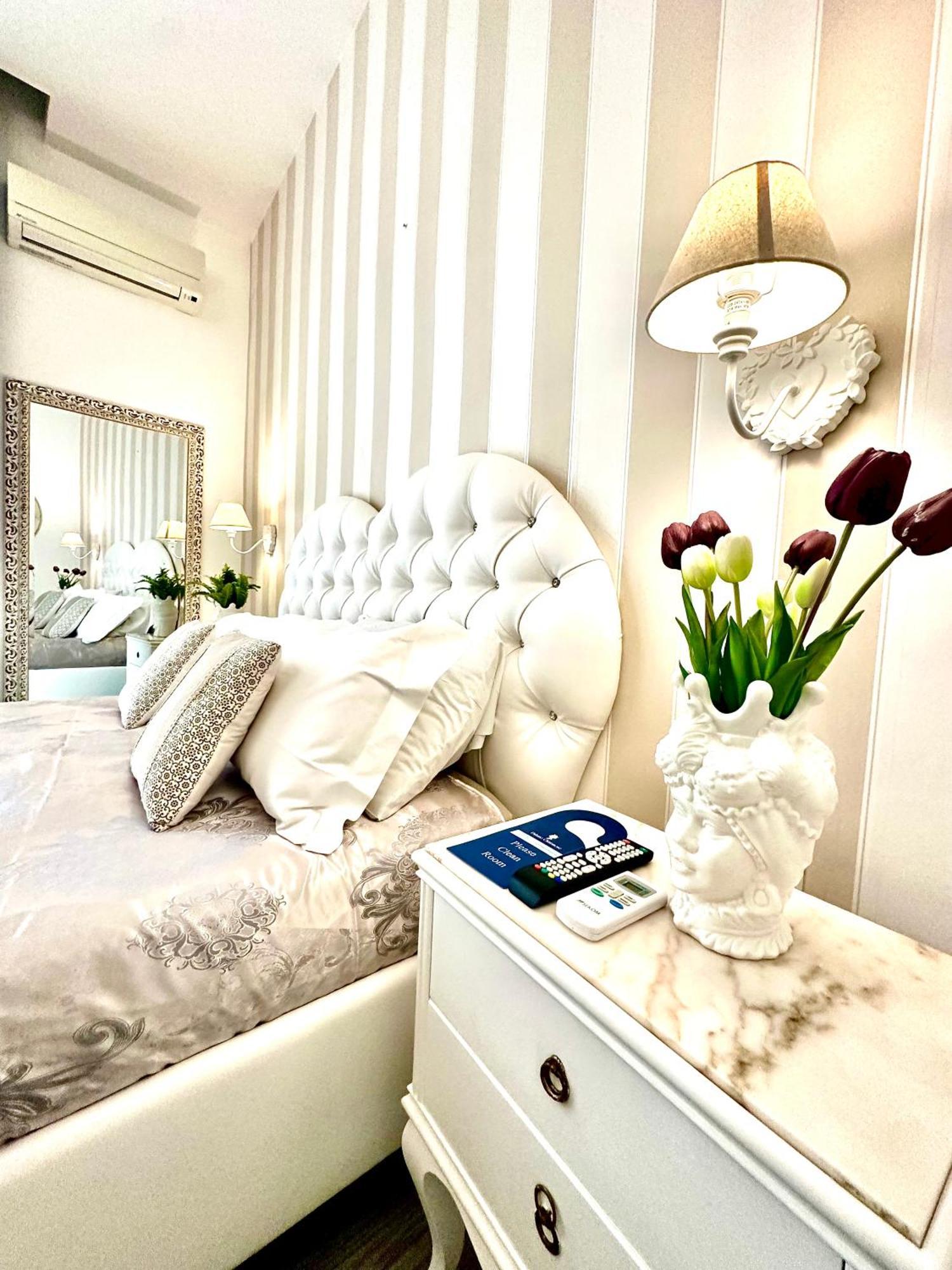ホテル Palazzo Chiatamone ナポリ エクステリア 写真