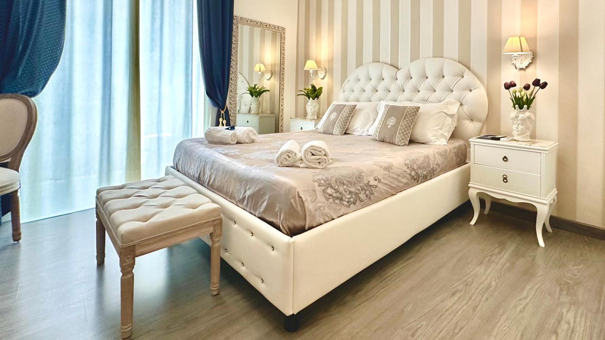 ホテル Palazzo Chiatamone ナポリ エクステリア 写真