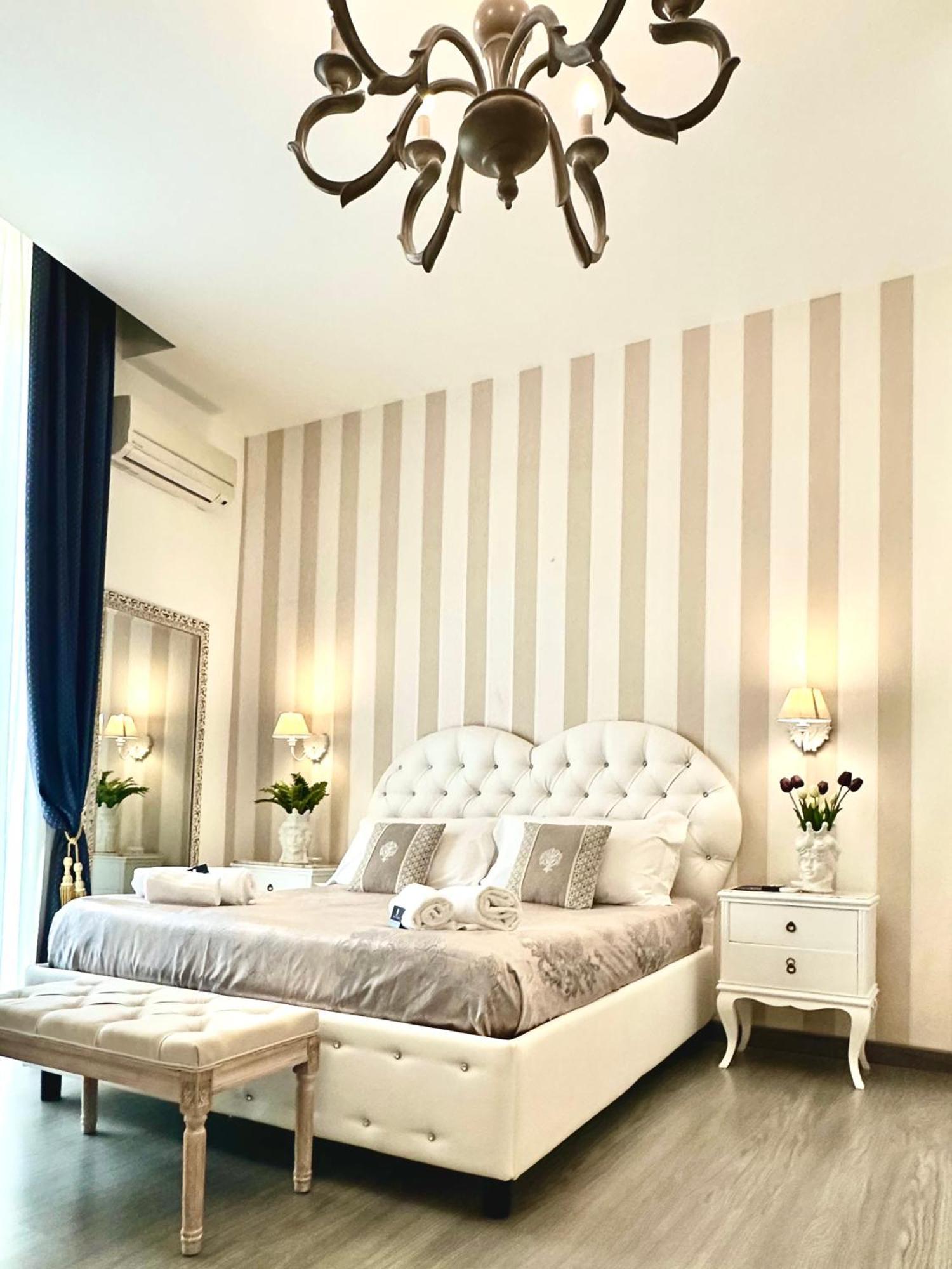 ホテル Palazzo Chiatamone ナポリ エクステリア 写真