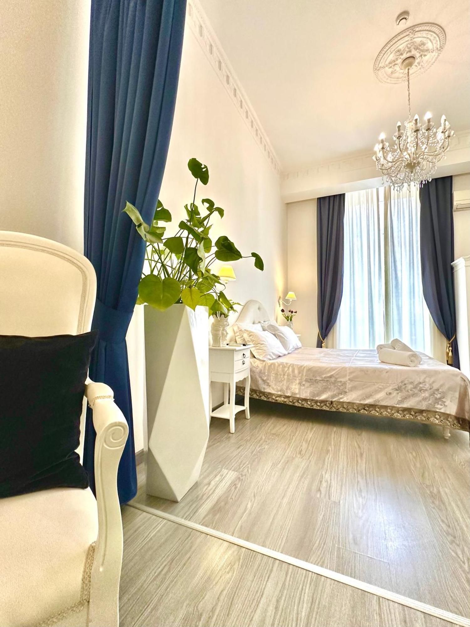 ホテル Palazzo Chiatamone ナポリ エクステリア 写真