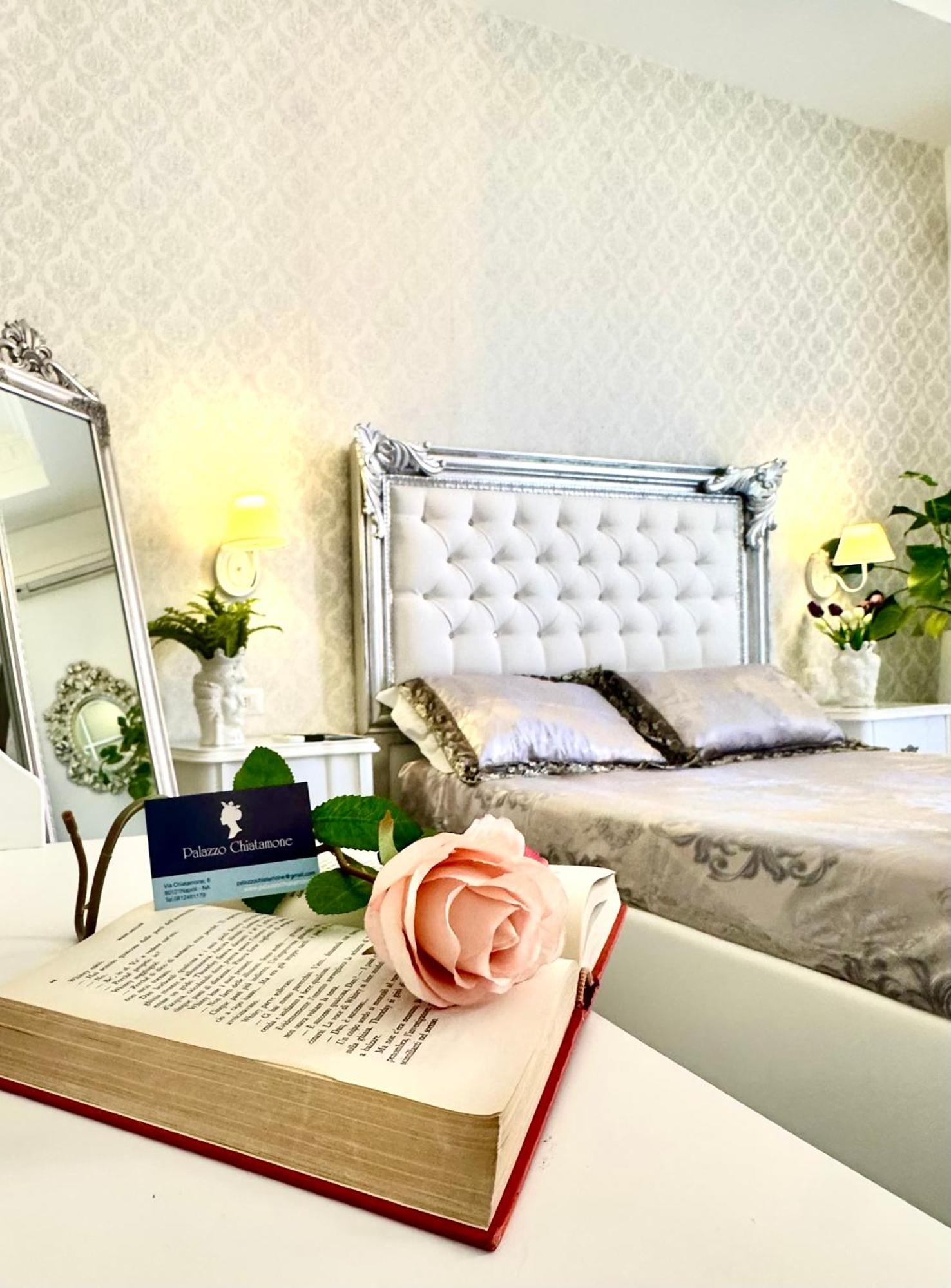 ホテル Palazzo Chiatamone ナポリ エクステリア 写真