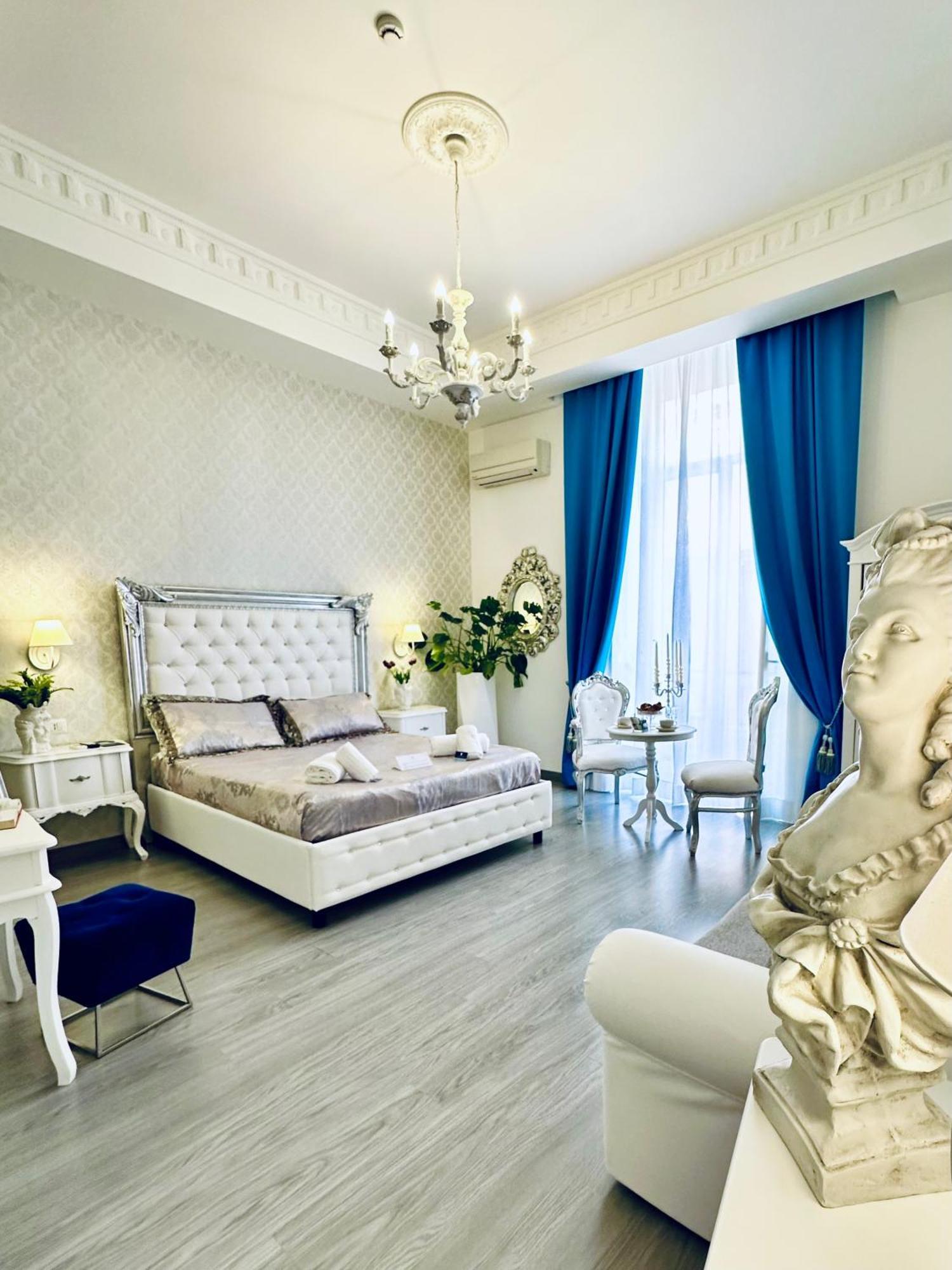 ホテル Palazzo Chiatamone ナポリ エクステリア 写真