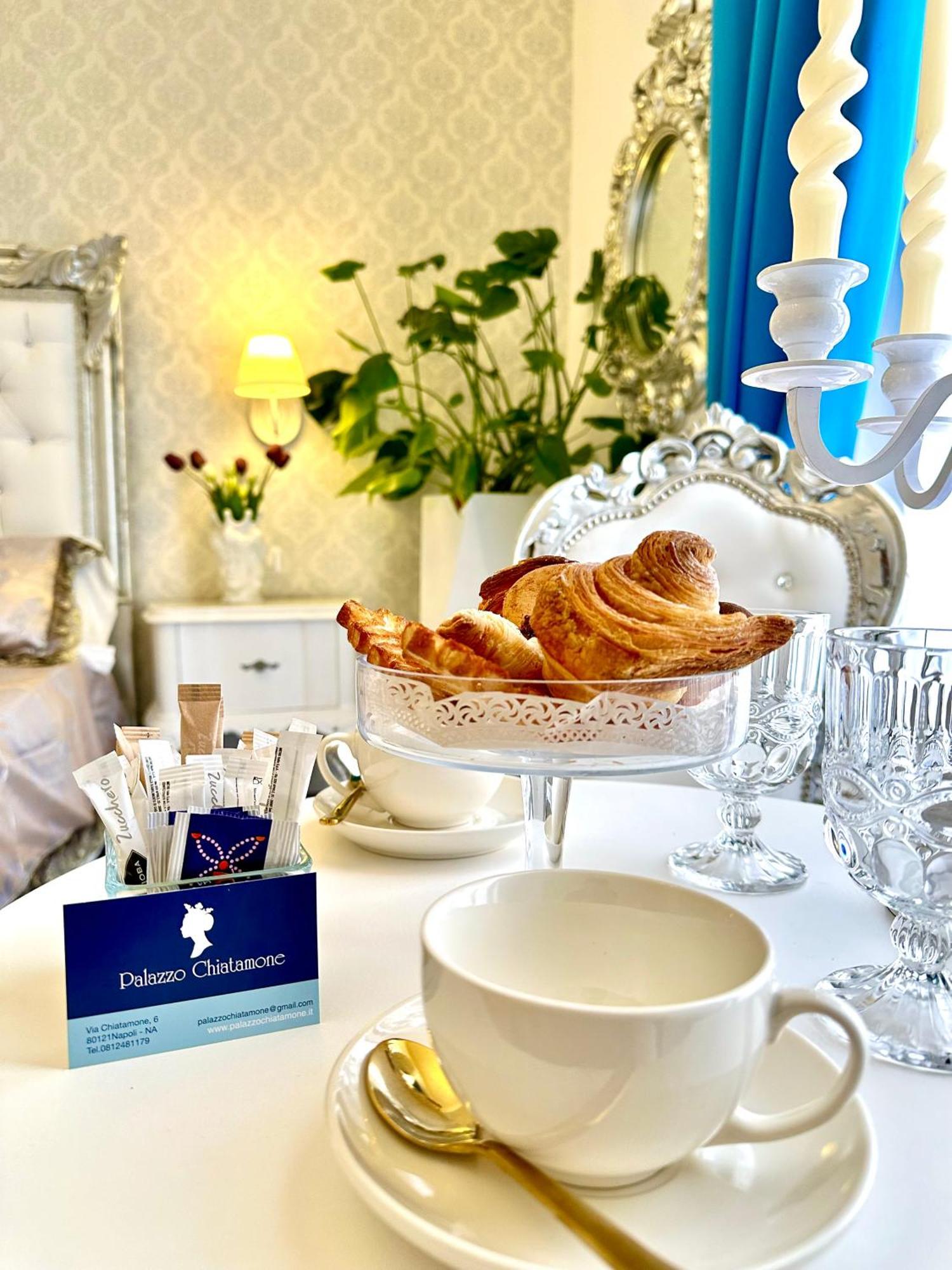 ホテル Palazzo Chiatamone ナポリ エクステリア 写真
