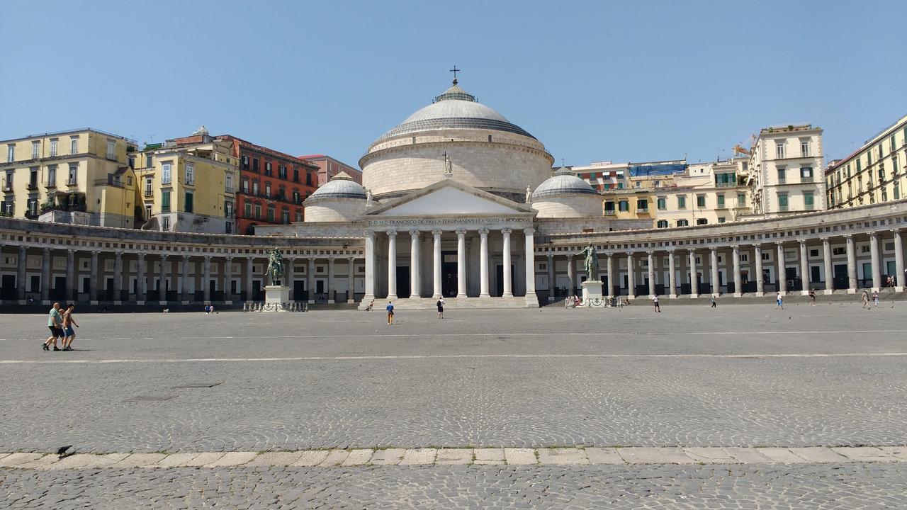 ホテル Palazzo Chiatamone ナポリ エクステリア 写真